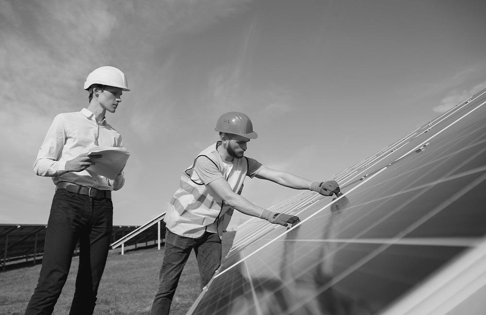foreman-and-businessman-at-solar-energy